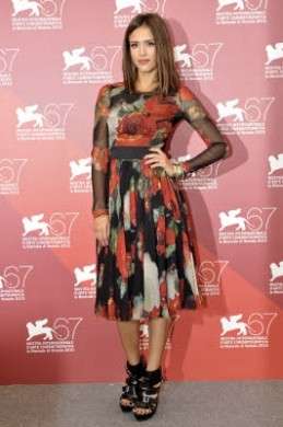 Jessica Alba: Valentino Couture e Dolce & Gabbana