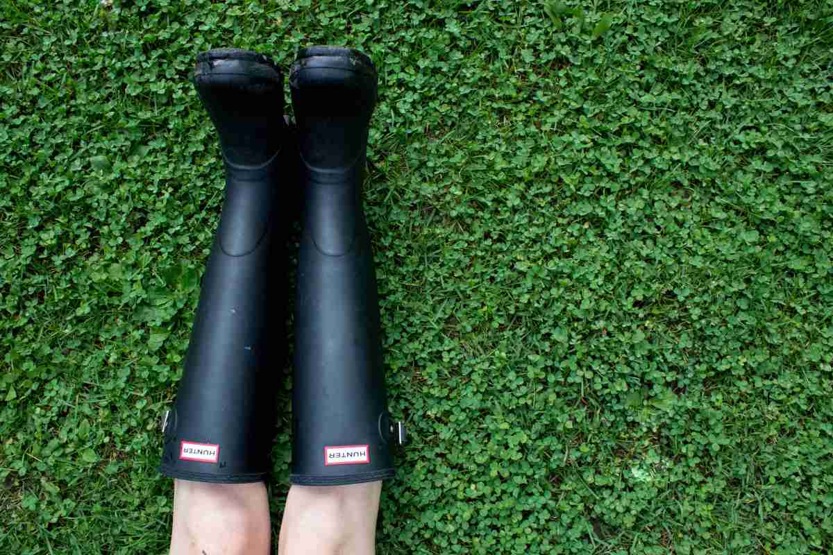 Come abbinare gli stivali da pioggia: accostamenti comodi ma glam