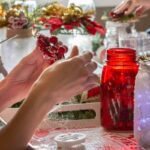 persona che fa lavoretti di natale