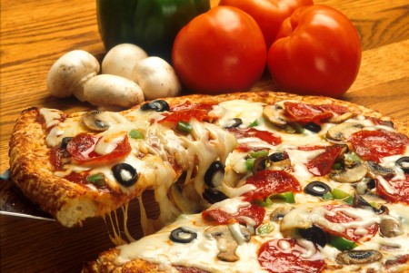 Calorie pizza: dalla margherita alla marinara, la tabella completa