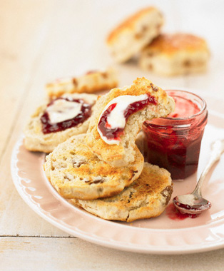 Ricette bambini, scones con marmellata di fragole