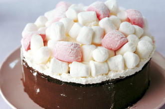 Ricette per bambini: torta al cioccolato con marshmallow