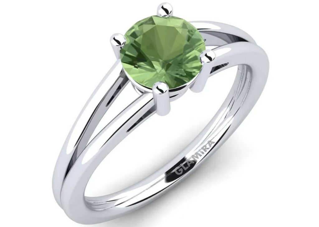 anello con zaffiro verde
