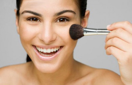 Trucco viso: consigli per applicare il blush