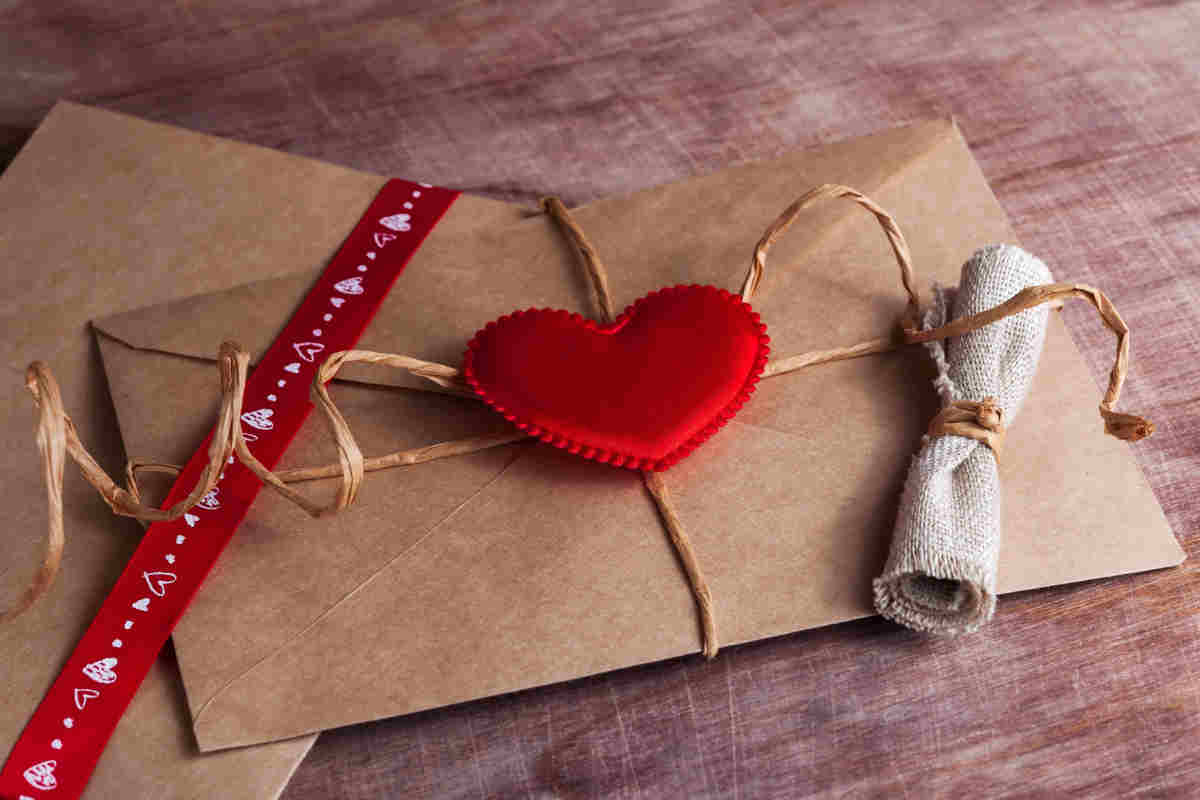 Scrivere una lettera d'amore: ecco i modi per conquistare