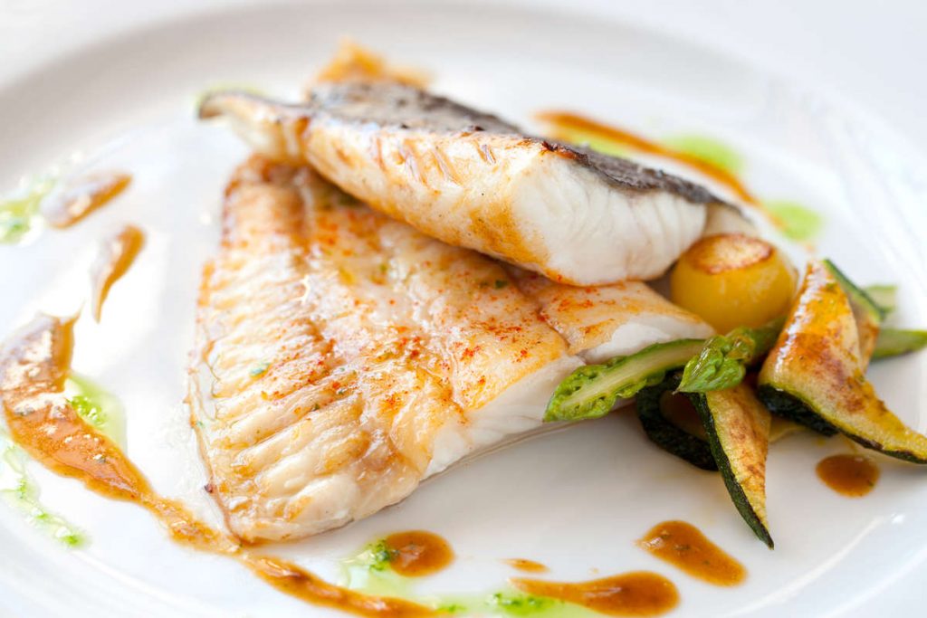 piatto di pesce con zucchine