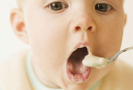 Svezzamento bambini: quando inserire il formaggio nella dieta