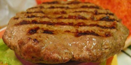 Cancro: 5 hamburger a settimana aumentano il rischio