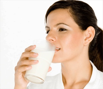 Alimentazione equilibrata, bere una tazza di latte al giorno