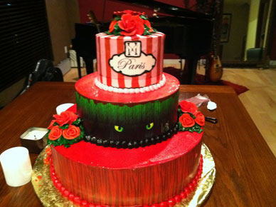 Paris Hilton: un Robin Hood moderno le ruba la torta di compleanno