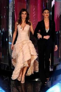 Sanremo 2011: il look di Belen e Elisabetta della terza serata