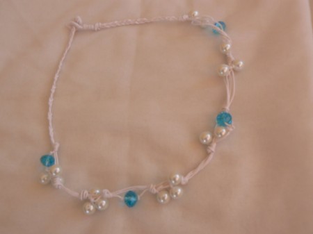 Bijoux: come creare una collana con cotone e perline