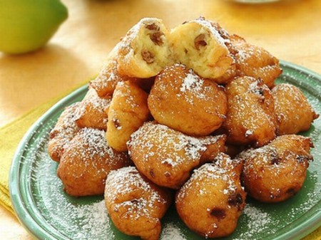 Ricette Carnevale: frittelle con uvetta