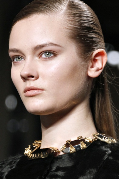 Trucco viso: naturale alla sfilata di Giambattista Valli