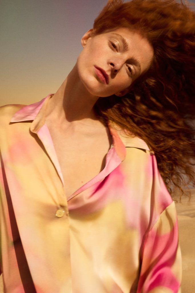 Camicia satin stampa tie dye della nuova collezione Zara primavera-estate 2022