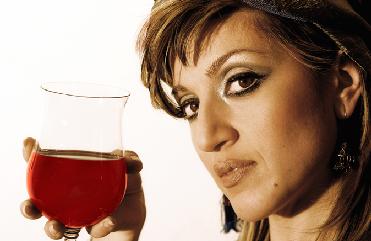 Alcol: in aumento le donne bevitrici ed il rischio correlato di tumore