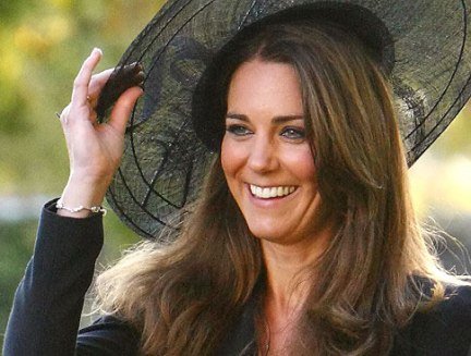 Kate Middleton, l’abito sarà di Sophie Cranston?