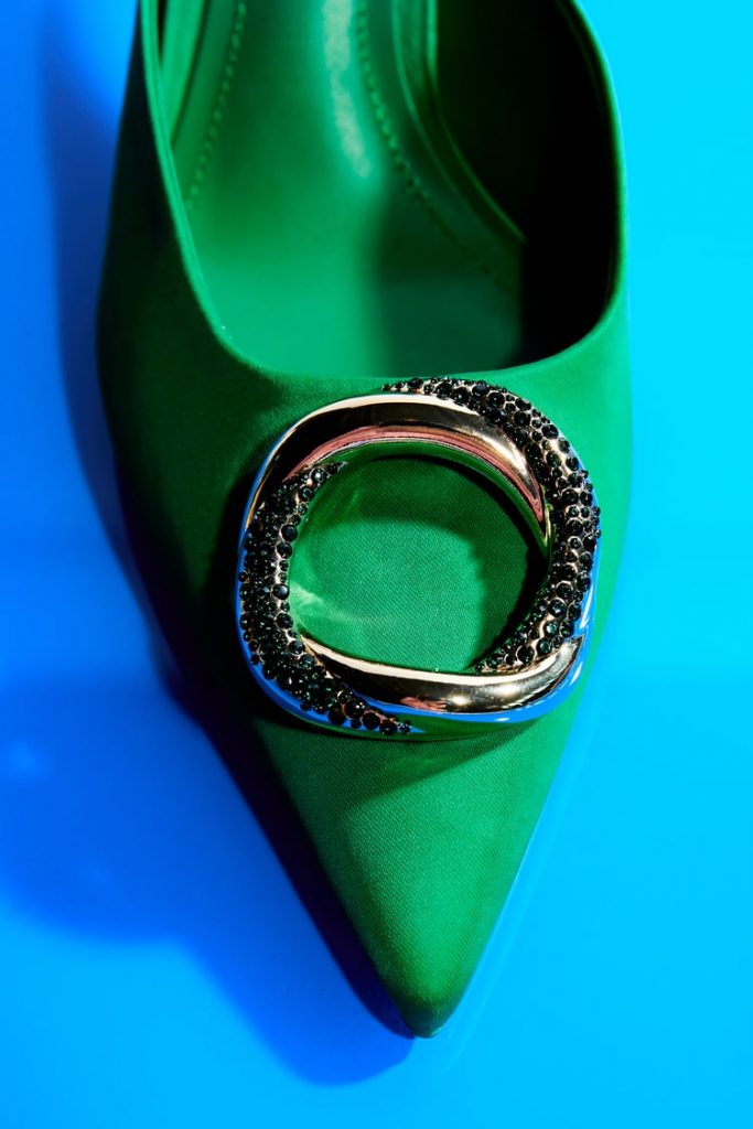 Mules con tacco Zara nuova collezione primavera-estate 2022verde prato