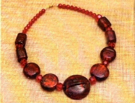 Collana color granata