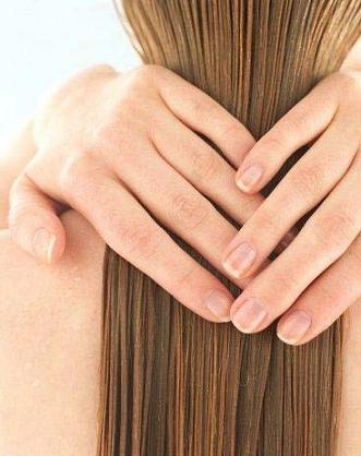 Maschera fai da te, per capelli lisci e sempre in ordine