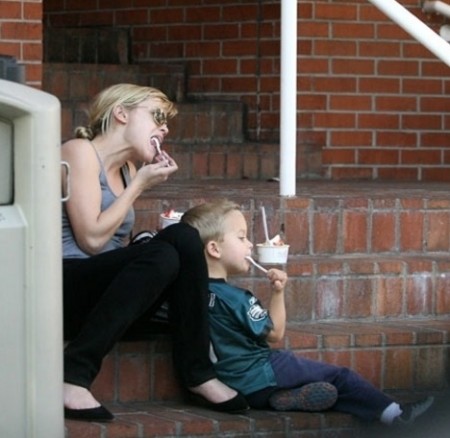 Reese Witherspoon è una super mamma… non solo un’attrice!