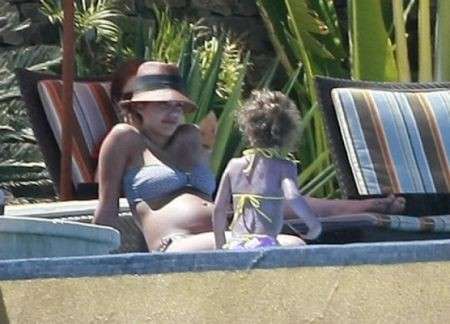 Jessica Alba incinta: le foto con il pancione