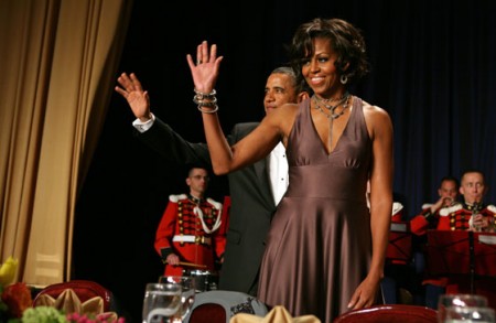 Michelle Obama, bellissima con un abito Halston Fall 2008