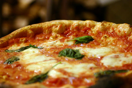 Carboidrati, la pizza mantiene giovani e in linea