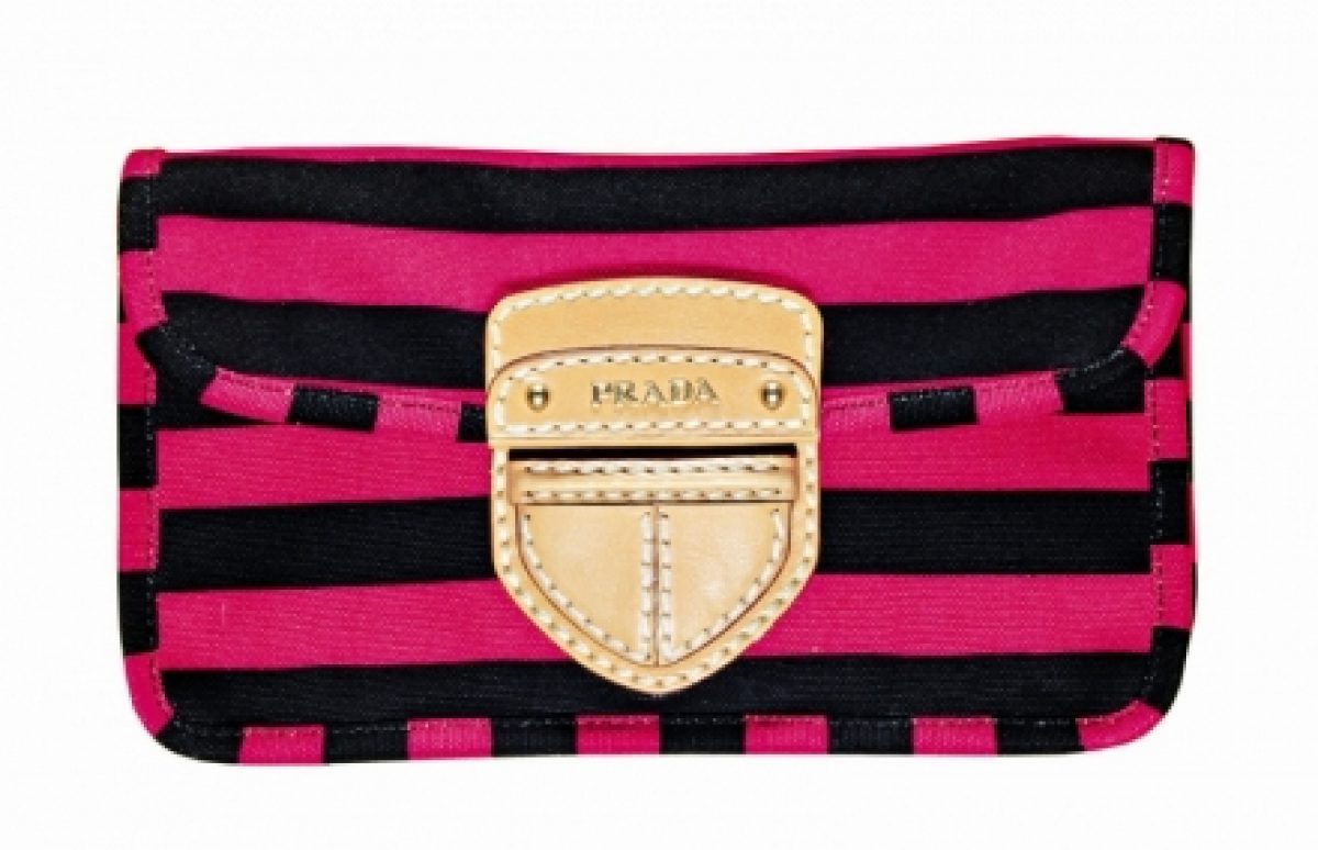 Tendenze borse estate 2011: la pochette rigata power color di Prada |  Pourfemme