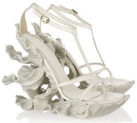 Con le calzature Alexander McQueen, nemmeno dire scarpa-scultura rende l’idea!