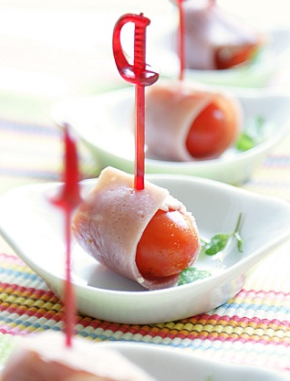 Spiedini di prosciutto e pomodori, mini finger food per cene d’estate