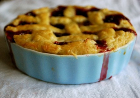 La ricetta della crostata con ricotta e marmellata di ciliegie