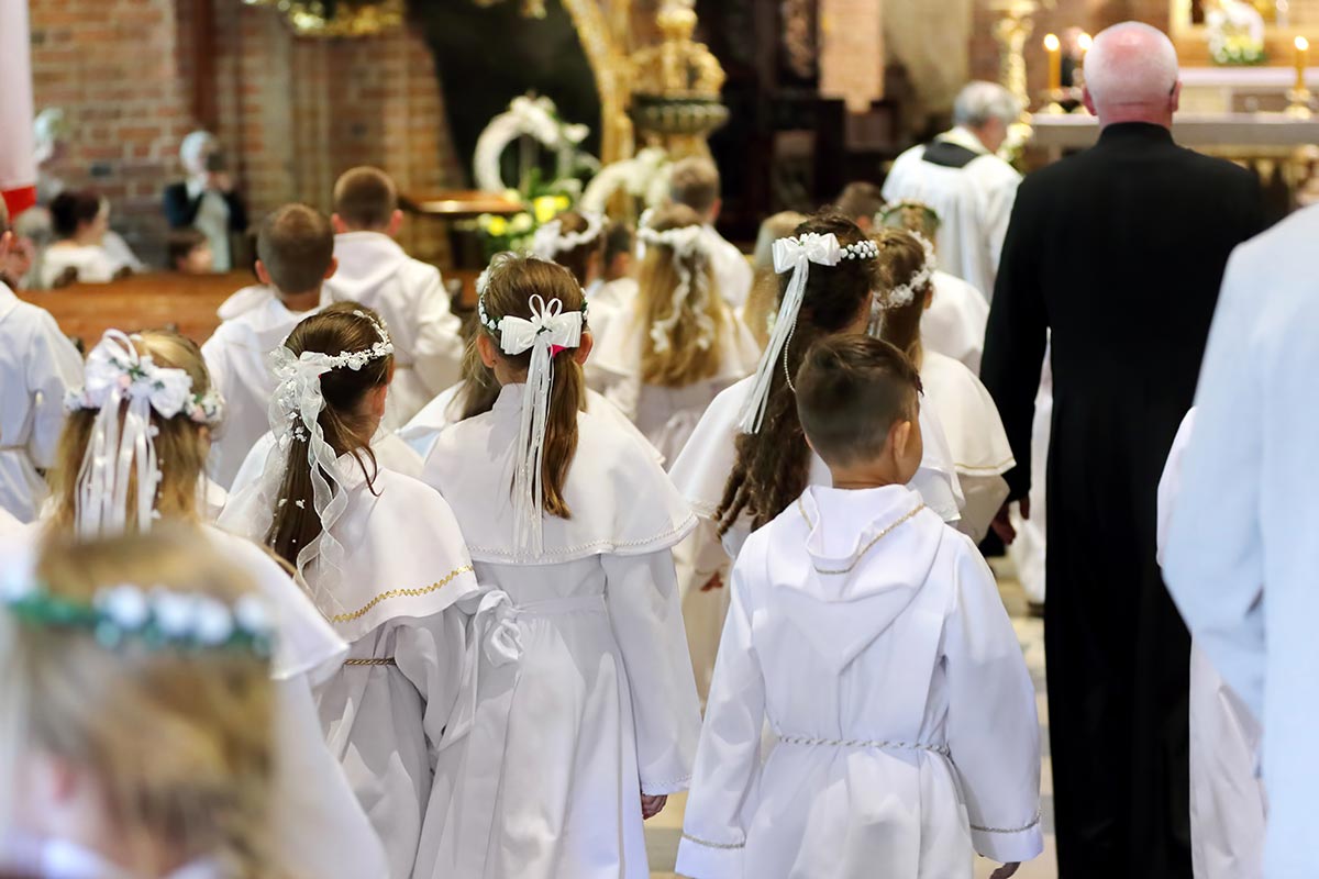 Le frasi di auguri per la Prima Comunione più originali da dedicare ai bambini