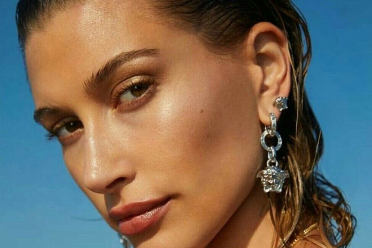 hailey bieber - 5 rimedi per prendersi cura dei capelli in estate