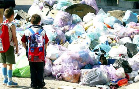 I rifiuti bruciati a Napoli aumentano l’asma nei bambini