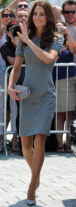 Kate Middleton sceglie un abito Catherine Walker e le pumps Dela di Tabitha Simmons