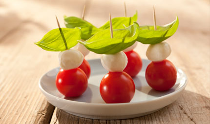 Ricette estive e fresche, la caprese stick