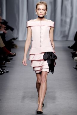 L’abito Chanel couture rosa confetto sta meglio a Diane Kruger o a Charlotte Casiraghi?