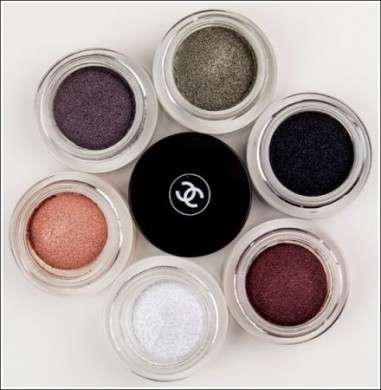 In autunno occhi in primo piano con gli ombretti Long Wear Luminous Eyeshadow di Chanel