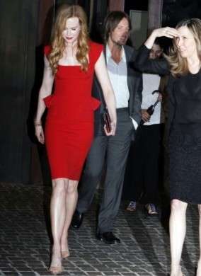 Nicole Kidman in abito rosso Elie Saab e sandali Jimmy Choo, favolosa!