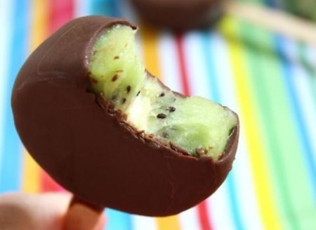 Gelati per bambini di kiwi e cioccolato, sani ma golosi