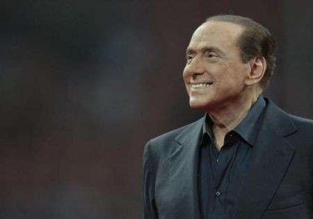 La dieta di Silvio Berlusconi: perde 4 kili con le tisane, ecco le foto
