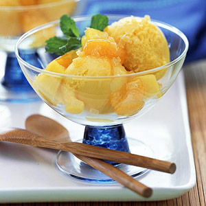 La fresca ricetta light del sorbetto ananas e menta