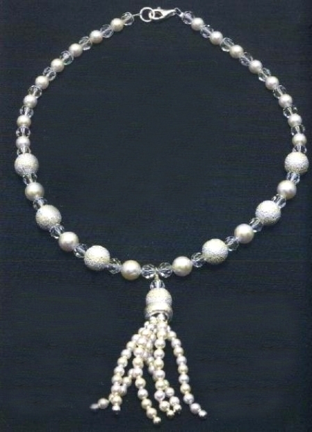 Collier d’argento e perle per dare vita ad un nuovo bijoux