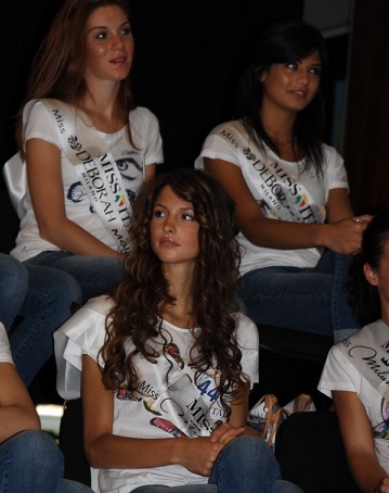 Stasera la prima fascia Miss curve d’Italia Elena Mirò a Miss Italia 2011