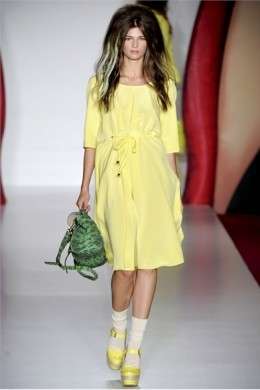 Colorata e sbarazzina, è la donna di Mulberry presentata alla London Fashion Week P/E 2012