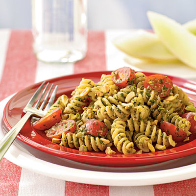 Ricetta pasta fredda con pesto e pomodorini