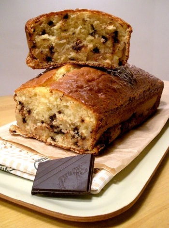 Colazione perfetta con il plumcake con banane e cioccolato