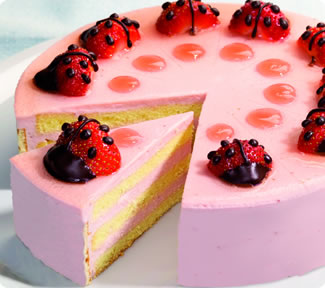 La golosa ricetta light della torta con yogurt con fragole