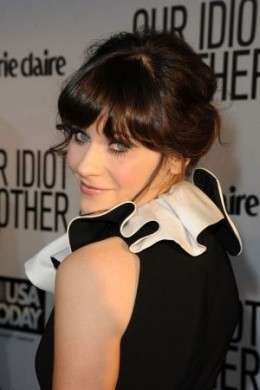 Zooey Deschanel e il look frou frou firmato Moschino